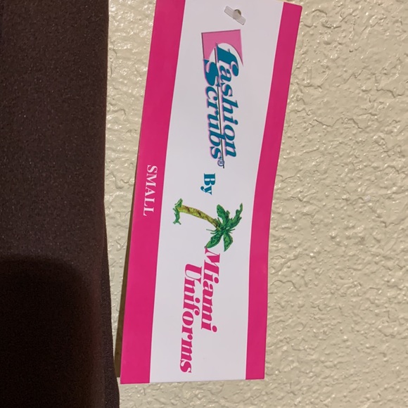 Nurse Scrub Top Brown Cream Floral NWT by Miami Uniforms S Pullover Pockets - Picture 9 of 14